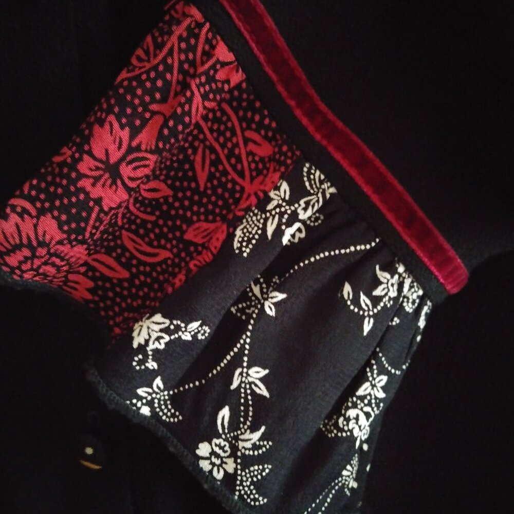 Self & Contrast Button Flouncy Rayon Blouse - Picture 7 of 11